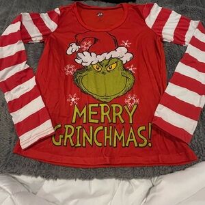 Small women’s Grinch Christmas shirt.